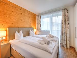 Ski-In Ski-Out Brunner Apartment Top 2