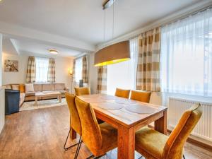 Ski-In Ski-Out Brunner Apartment Top 2