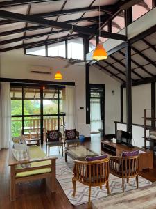 Gaze: Entire Modern Tropical Seaview Villa