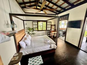 Bocas Sunset Beach House
