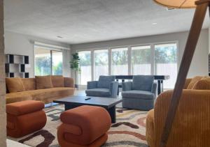 Family-Friendly 5BR Close to Fort Benning with pool and fun!