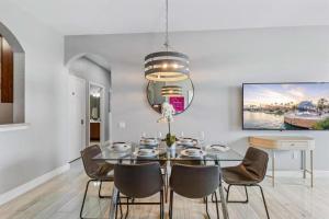 4102 Stylish 3-Bedroom Apartment at Vista Cay 304