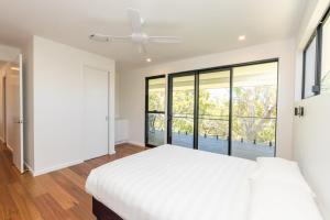 Tree House By The Sea