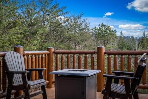 Tranquil Mtn Cabin - Hot Tub, Views, Outdoor Space