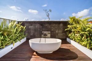 Leona Comfortable Sky 1 BR Private Pool Villa With Forest View