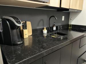 Modern Executive Loft Express with Private Parking