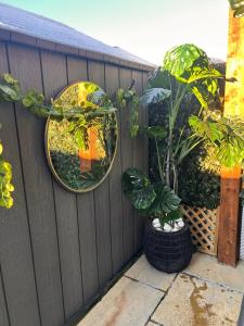 Stunning Cottage, Hot Tub, 8 MINS to CITY & Z00