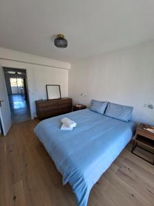 Elegant and comfortable 3 room, beach & transport within walking distance