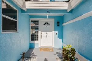 Cozy 4 bedroom home with pool -Close to everything