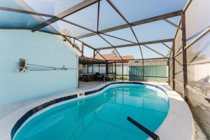 Cozy 4 bedroom home with pool -Close to everything