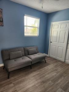 Cozy 4 bedroom home with pool -Close to everything