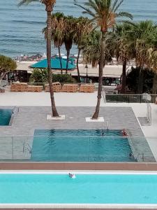 Newly Renovated Private Suite Beachfront & Steps to the Marina