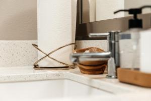 West Hollywood Luxe Townhome Walkable WeHo Avalon