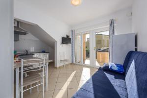 Malerisches Apartment nur 60 Meter zum Strand mit Meerblick und eigenem Parkplatz