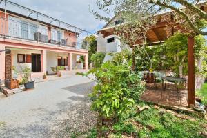 Idyllisches Apartment nur 500 Meter zum Strand mit Liegewiese und Grill