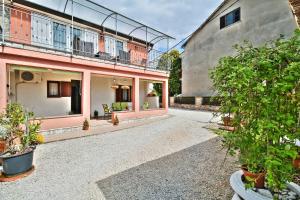 Idyllisches Apartment nur 500 Meter zum Strand mit Liegewiese und Grill