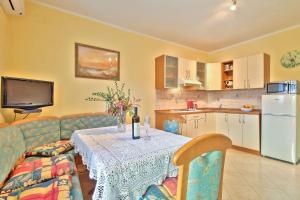 Idyllisches Apartment nur 500 Meter zum Strand mit Liegewiese und Grill