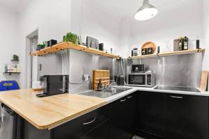 Beachfront Bondi Studio with Aircon