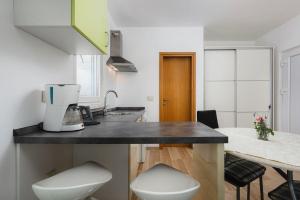 Lichtdurchflutetes Studio-Apartment nur 500 Meter zum Strand mit Grillbereich