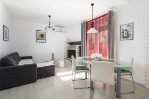 Traumhaftes Apartment nur 500 Meter zum Strand mit Grill, Waschmaschine, Klima