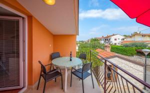 Helles Apartment nur 250 Meter zum Strand mit Grill, Parkplatz, Waschmaschine
