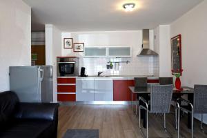 Charmantes Apartment nur 300 Meter zum Strand mit WiFi, Klima, Privatparkplatz