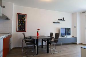 Charmantes Apartment nur 300 Meter zum Strand mit WiFi, Klima, Privatparkplatz