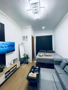 J&J Mactan Stays PS4, Netflix, Pool & Free Parking