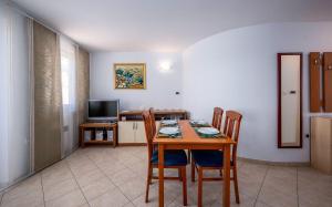 Perfektes Apartment zum Tennis spielen und nur 200 Meter zum Strand