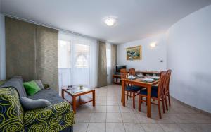 Perfektes Apartment zum Tennis spielen und nur 200 Meter zum Strand