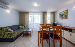 Perfektes Apartment zum Tennis spielen und nur 200 Meter zum Strand