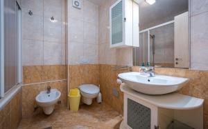 Perfektes Apartment zum Tennis spielen und nur 200 Meter zum Strand