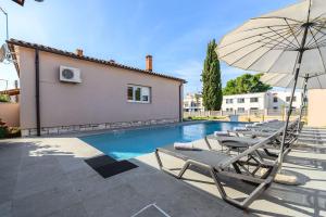 Bezaubernde Villa nur 400 Meter zum Strand mit Privatpool, Parkplatz für 3 Autos, Grill