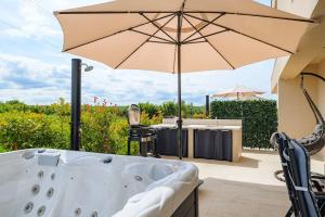 Mediterranes und modernes Apartment mit Jacuzzi, Waschmaschine, Grill