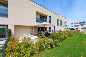 Mediterranes und modernes Apartment mit Jacuzzi, Waschmaschine, Grill