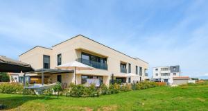 Mediterranes und modernes Apartment mit Jacuzzi, Waschmaschine, Grill