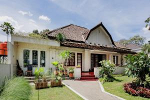 Urbanview Rumah Ebo Dago Bandung