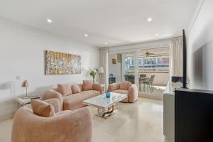 Las Cañas Beach - Marbella Golden Mile by Finest Rentals