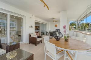 Las Cañas Beach - Marbella Golden Mile by Finest Rentals