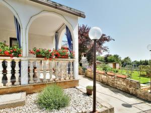 Reizendes Apartment nur 200 Meter zum Strand mit Meerblick, Grill, WiFi