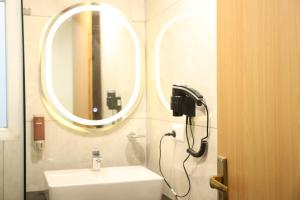 Royal Raven Hotel & Banquet Greater Noida Nearby India Expo Centre & Mart