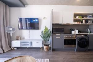 509 Wex - Modern Studio with Parking