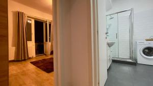 Modern Apartment with Balcony