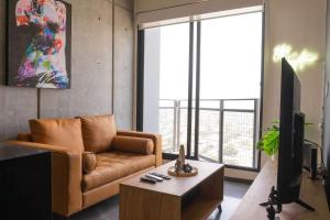 Modern & Stylish City Stay for 4 with Double Parking