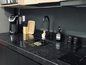 Modern & Stylish City Stay for 4 with Double Parking