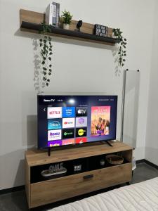 Modern & Stylish City Stay for 4 with Double Parking