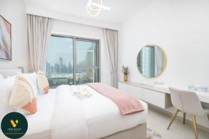 Vogue Vacation Homes, Downtown Views II with Direct Access to Dubai Mall Via a Climate Controlled Bridge, Two Bedroom Apartment with Balcony and Burj Khalifa View