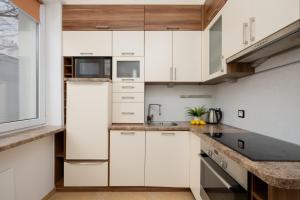 Vibrant Mokotow Apartment Warsaw by Noclegi Renters