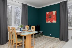 Vibrant Mokotow Apartment Warsaw by Noclegi Renters