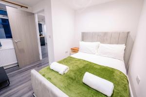 Cosy 2BR Flat Steps from Cardiff Pubs & Town